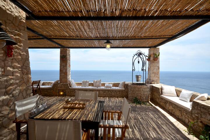 Villa with pool and panoramic sea views gallery image 2