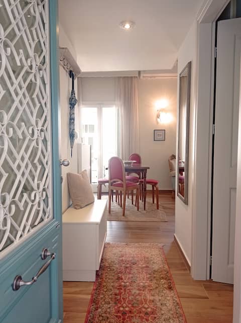 Top performing Airbnb: 1930 TownHouse in Δήμος Καβάλας