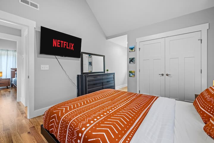 Spálňa pre hostí má aj vlastnú televíziu!