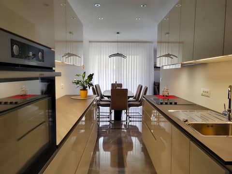 Top performing Airbnb: Luxury apartment Trstenik in Gradski Kotar Trstenik