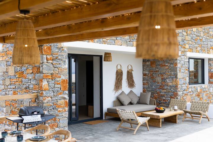 Villa Astarté, sea views, private pool and Jacuzzi gallery image 2