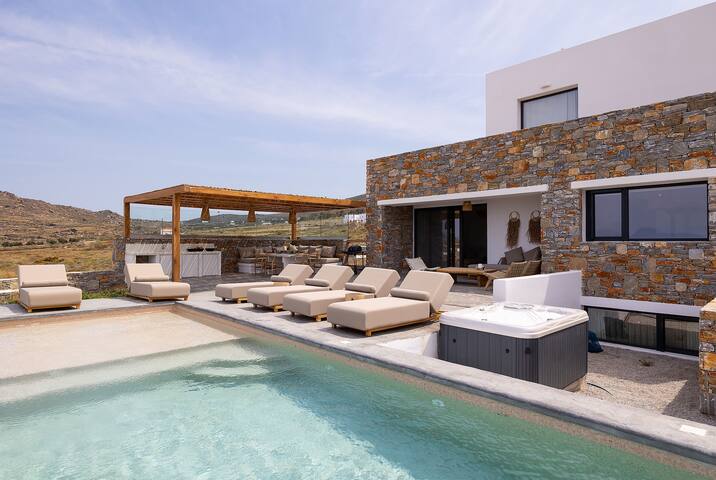 Villa Astarté, sea views, private pool and Jacuzzi gallery image 3