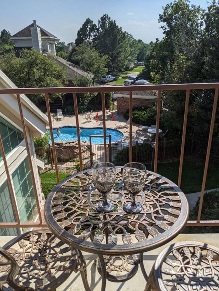 Apt with Views, W/D, Parking Apartments for Rent in Aurora, Colorado