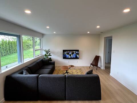 Stylish 3BR/2BA + Parking | Ideal for Long Stays
