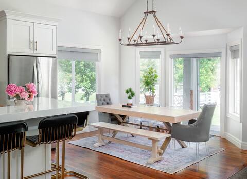 Luxury Modern Farmhouse-Family Friendly-Huge Yard