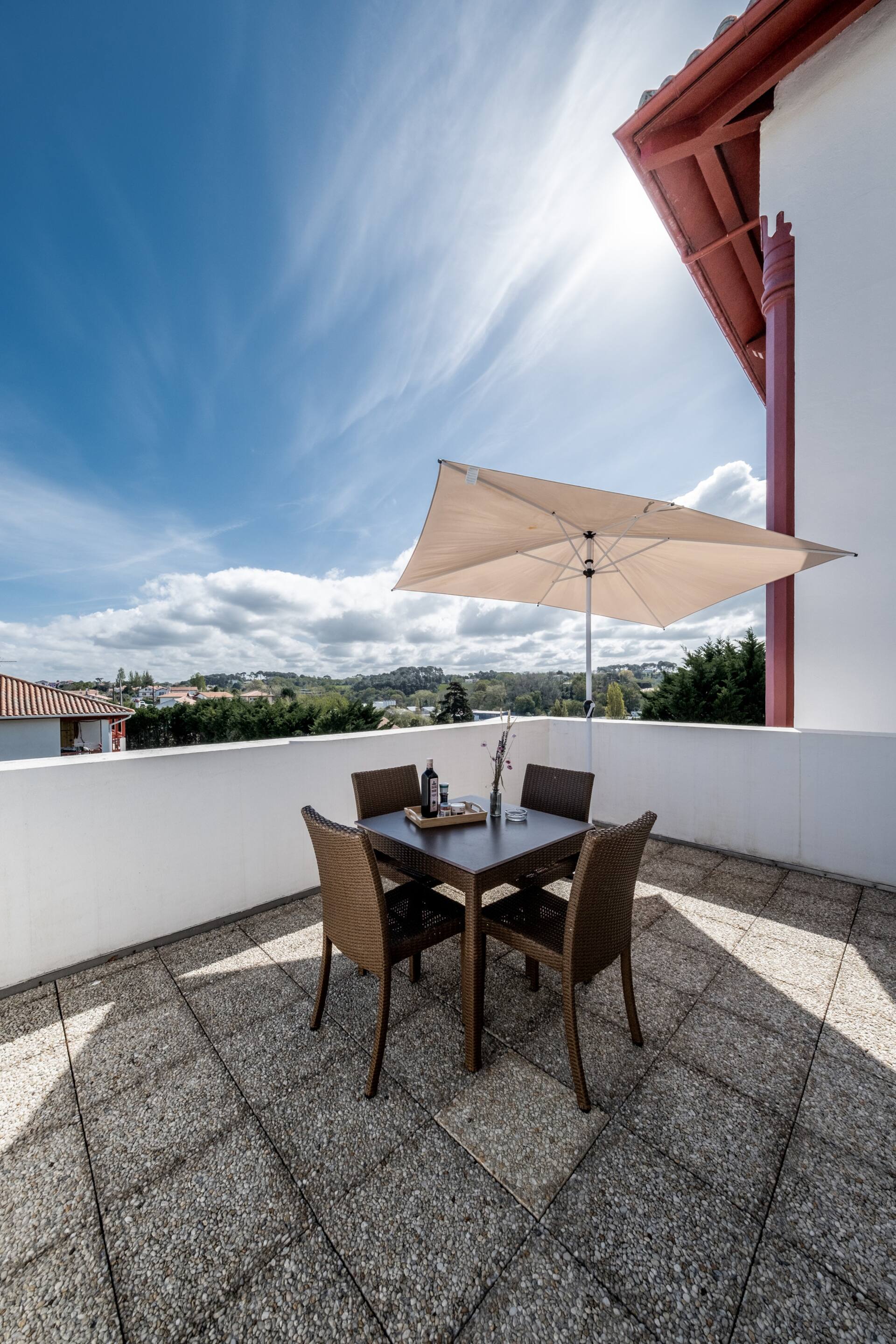 Terrace apartment with view, Château d'Acotz