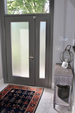 Toronto Midtown: Chic Family Home gallery image 5