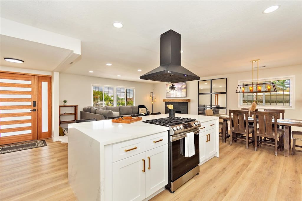 Relaxing 3 Bedroom Home 15 min from ONT Airport