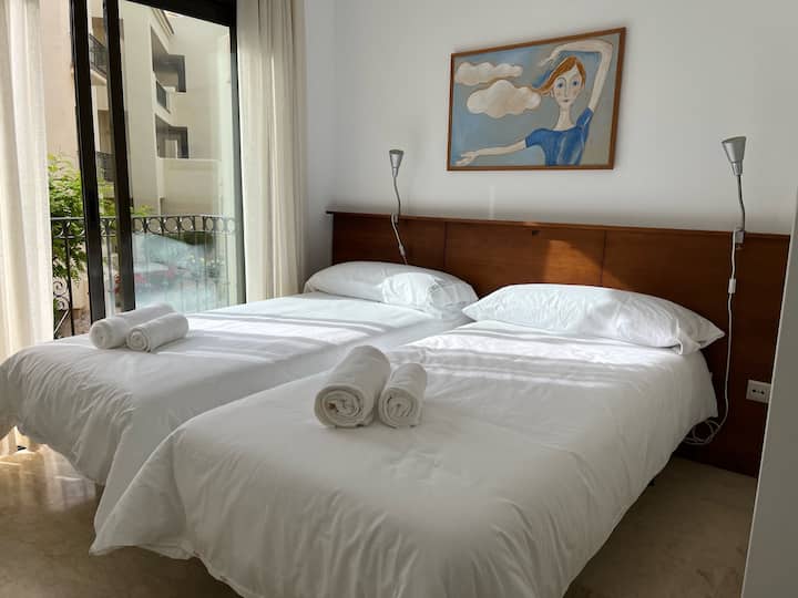 Slaapkamer 1 met terras twee bedden