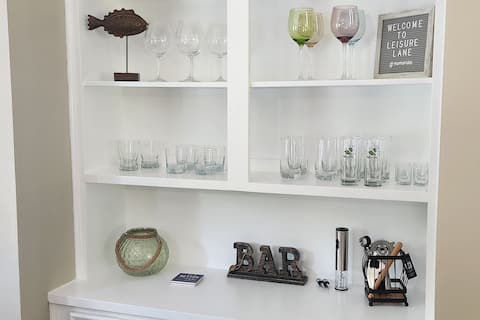 Successful Airbnb property: Lake Front 4bd/3ba sleeps 12! w/private pool in Lake Norman Of Catawba