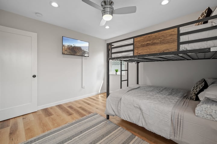 Cozy bedroom with full-size bunk bed, smart TV, ceiling fan, and natural light,  perfect for families, kids, and group stays. 

A comfortable space to unwind after exploring LA or attending SoFi events.