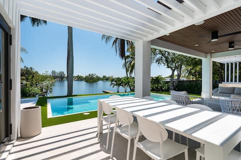 Modern Waterfront Paradise - Near Beach -Sleeps 12