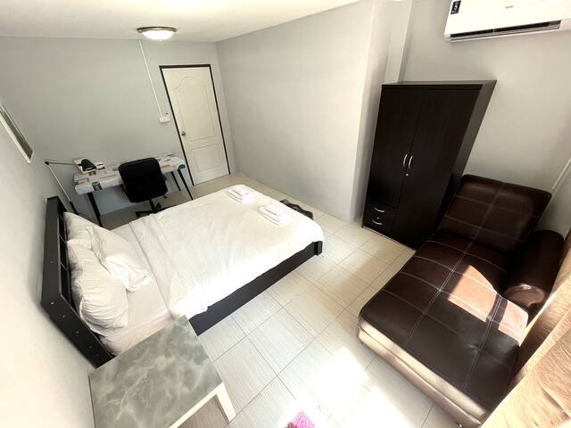 Home with 6 Bed / 5 Bath 5 Min Walk to BTS Asoke gallery image 5