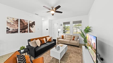 Successful Airbnb property: New Hidden Gem near Ybor/Downtown 3BR/Bar&Grill in North Ybor
