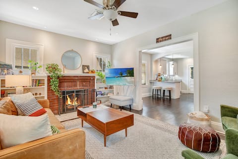 Top Airbnb: King/Queen Bungalow w/ porch | central vibey area in Orlando