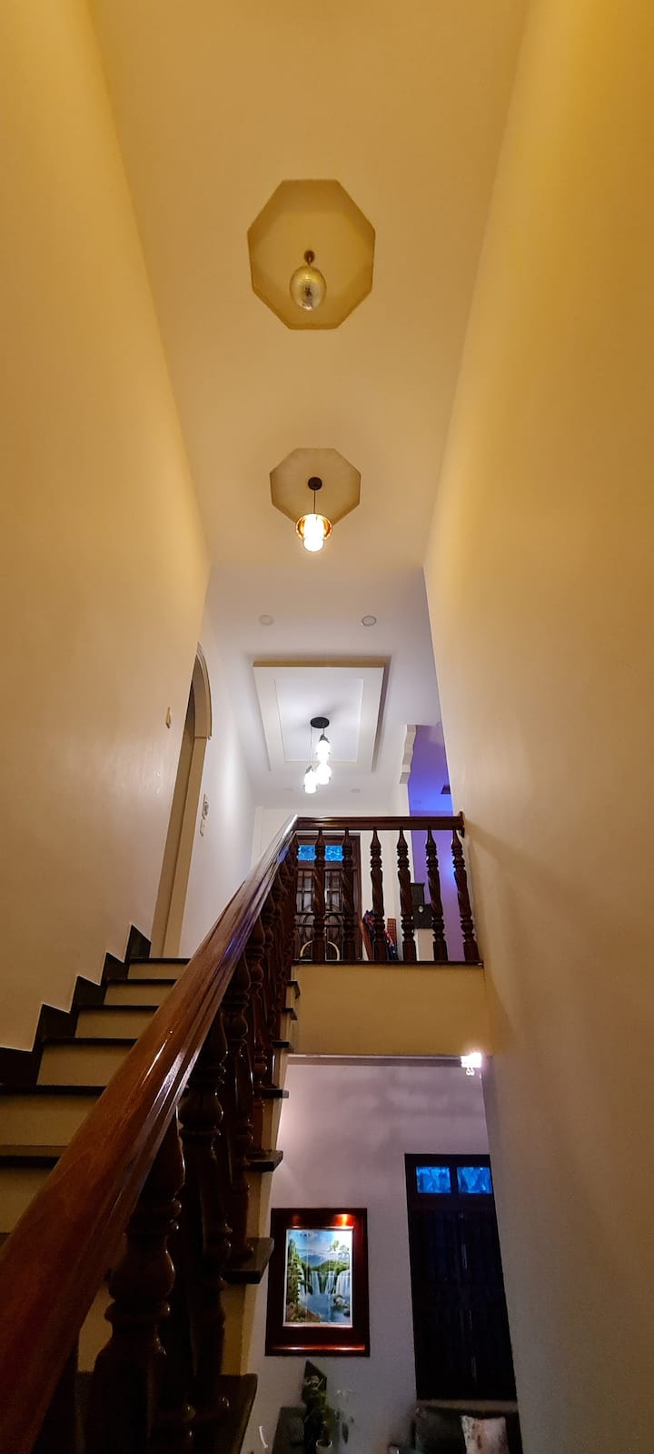 บันไดและไฟตกแต่ง