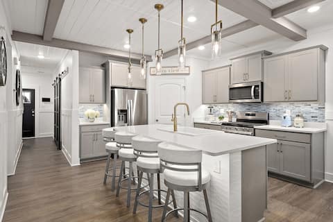 The Ocean View Retreat / Luxury Near the Beach!