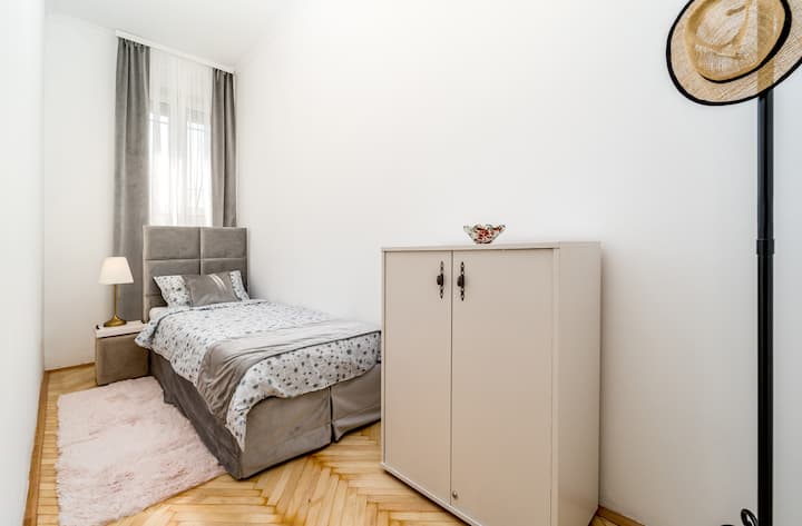 Camera da letto in argento - letto singolo