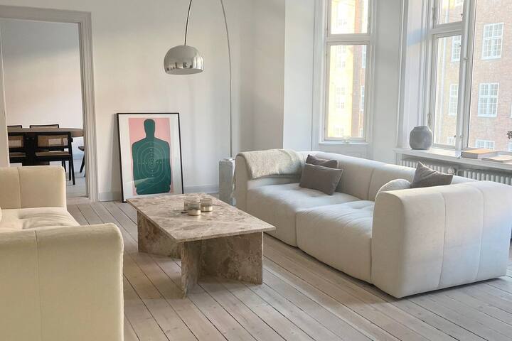 Stor herskabslejlighed med altan gallery image 2