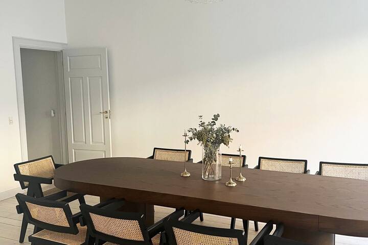 Stor herskabslejlighed med altan gallery image 4