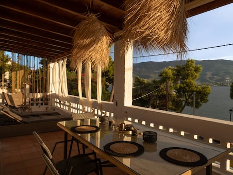 Seaview Apartment - Poros Relaxing Beachfront flat