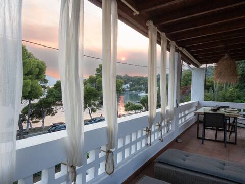 Seaview Apartment - Poros Relaxing Beachfront flat