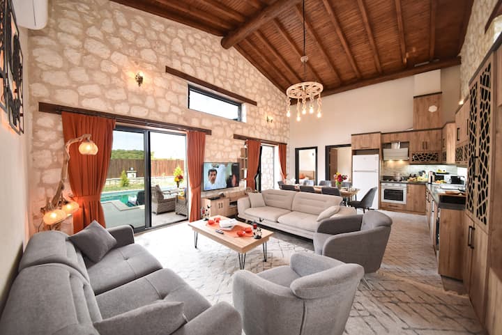 Kaş Bayındır Korunaklı Havuzlu Taş Villa - Kaş