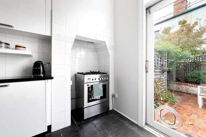 Iconic Lygon Street Home gallery image 5