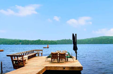 5BR Stunning Waterfront Cottage w/AC & Pool Table!