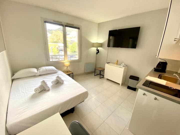 Studio Rénové Au Port De Nice - Nice