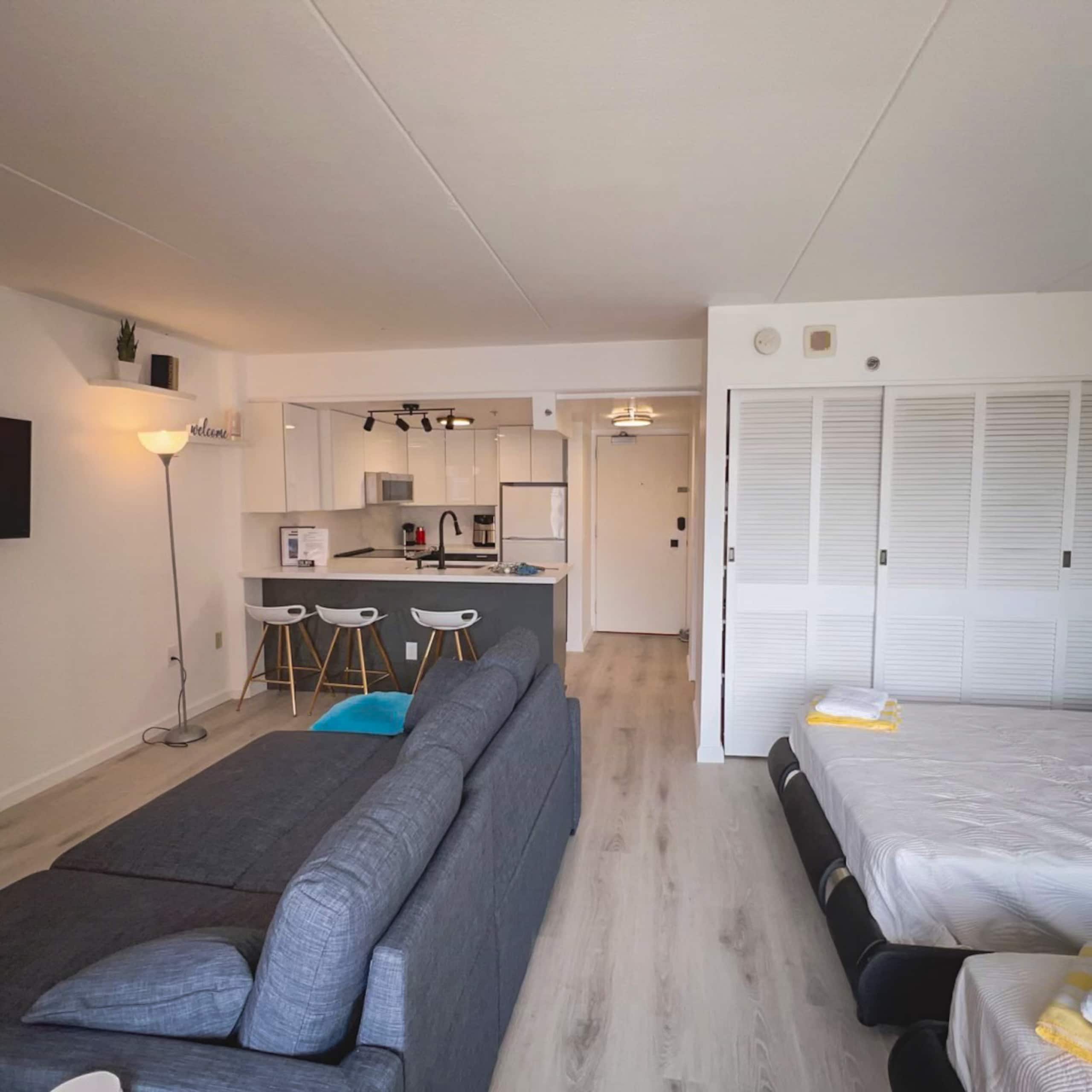 Waikiki Ilikai Resort Sleeps 5 /Pool +Free Parking - Image 2