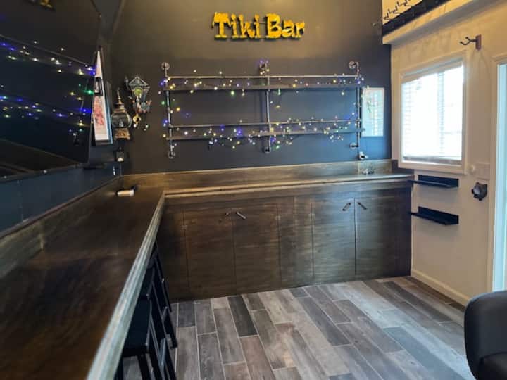 Основен етаж на Тики (спално бельо за фотьойла се предлага в шкафа на снимката) 