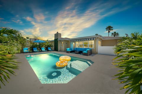 Villa Paradisus. Heated Pool!  6 min to the beach