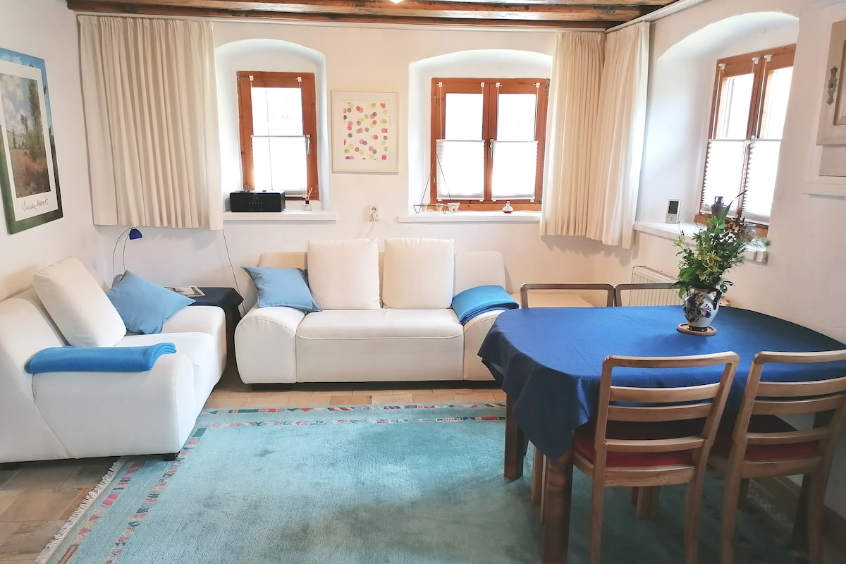 Popular Airbnb listing: 4* rustic-modern vacation home in the Altmühltal National Park in Weißenburg Gunzenhausen