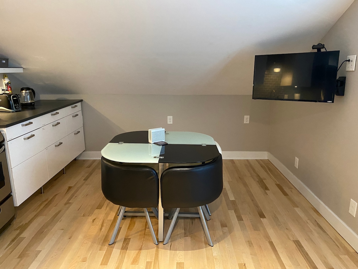 Modern Apt-So.Congress/Travis Heights