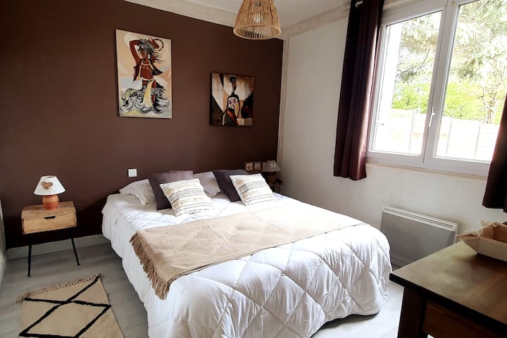 ห้องสีน้ำตาล 