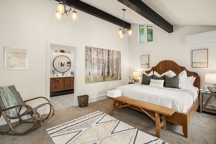 Ground Level Primary Bedroom with en-suite bathroom & sauna. 