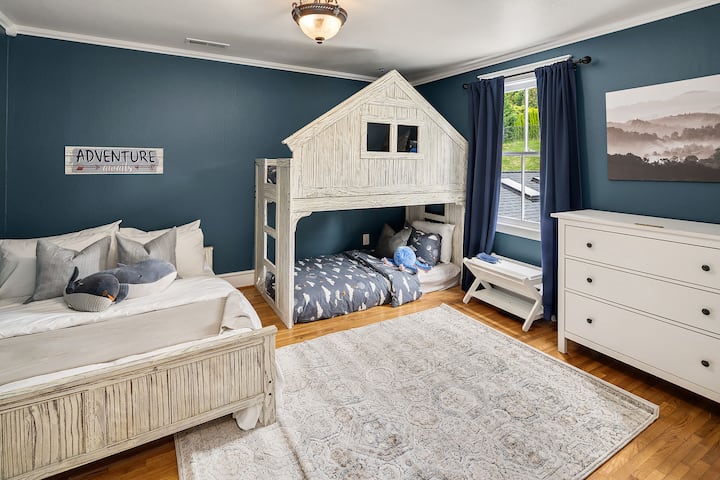 Bedroom #2 with Full Bed & Bunk Beds. 