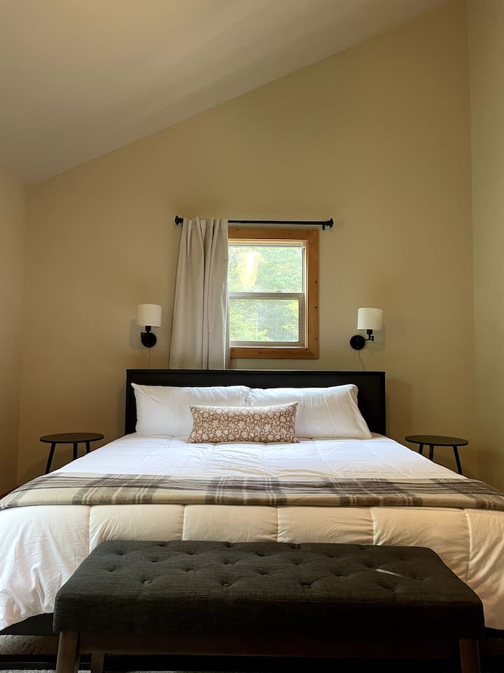 Dormitorio de arriba n .º 2 con cama king.