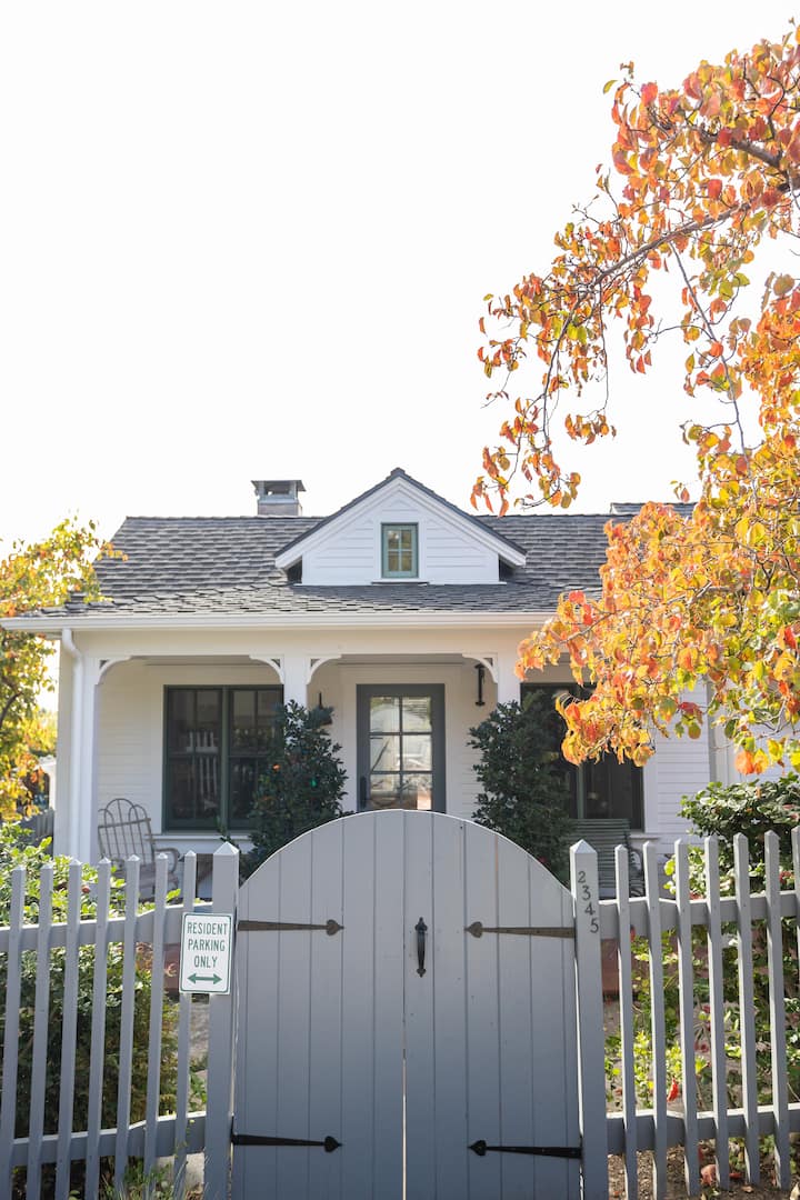 Idyllic Summerland Beach Cottage Houses for Rent in Summerland