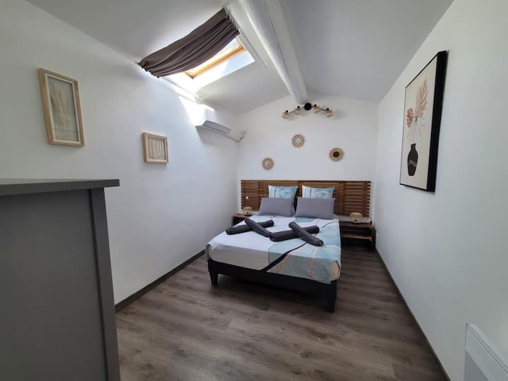 chumba cha kulala kitanda 140X200 1st sakafu
chumba Air-conditioned