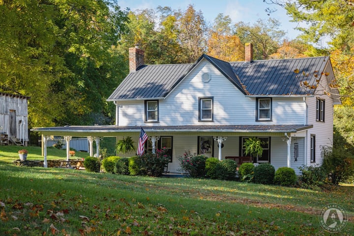 Farm House Northern Rivers Spring House, 1842 farmhouse w/view of New River - Houses for Rent in ...