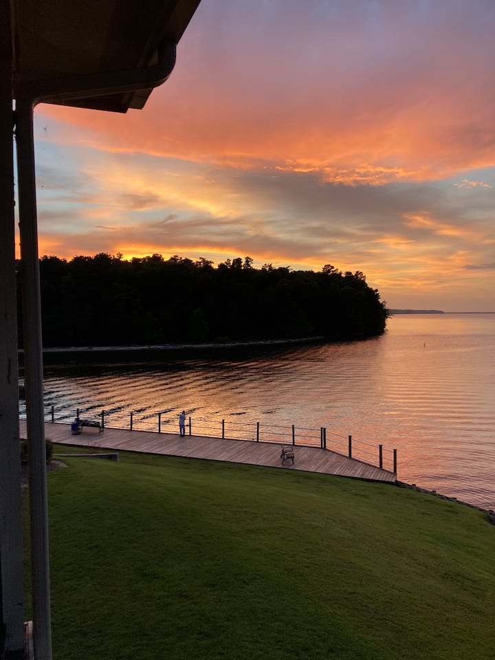 Lakefront Lookout Houses for Rent in Santee, South Carolina, United