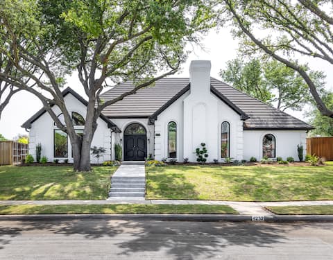 Modern, Spacious Pool Home in Plano