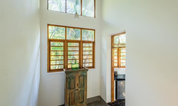 Full kitchen image 2