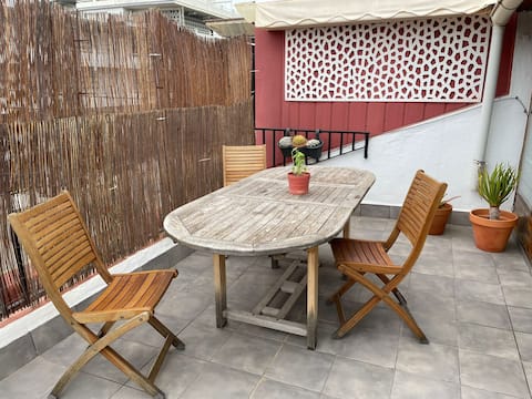 Penthouse with terrace near the sea