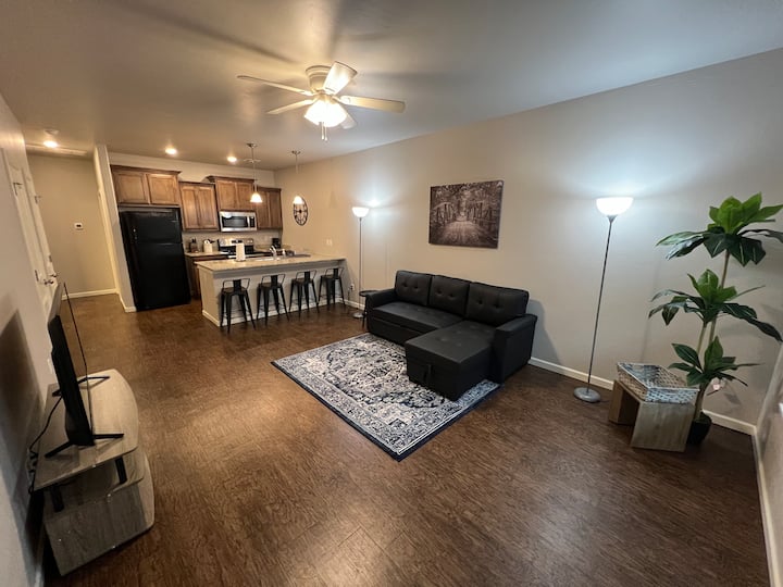 Modern Comfort 2bedroom Getaway near Tinker AFB Houses for Rent in
