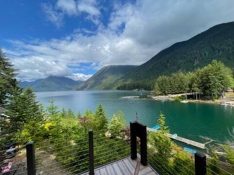 Lakefront, stunning views, EV, close to OlympicNP