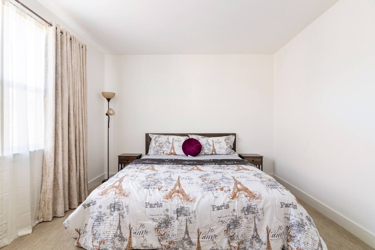 Главна спалня - суперголямо двойно легло