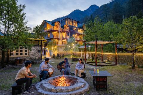 Zostel Kasol | Deluxe Room with Balcony